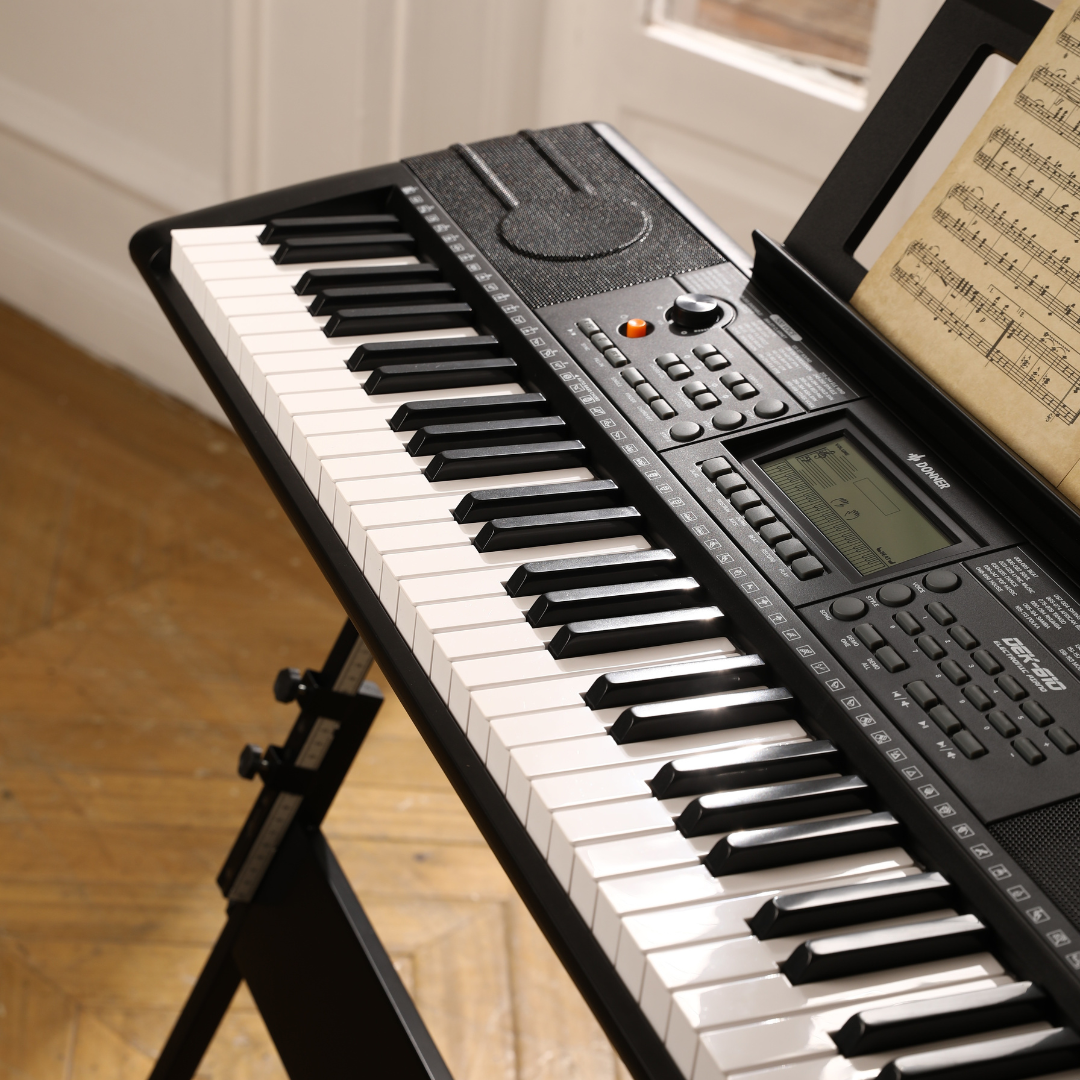 Donner DEK-610 Kit de teclado electrónico de tamaño completo de 61 teclas con banco/soporte/micrófono donner music mexico