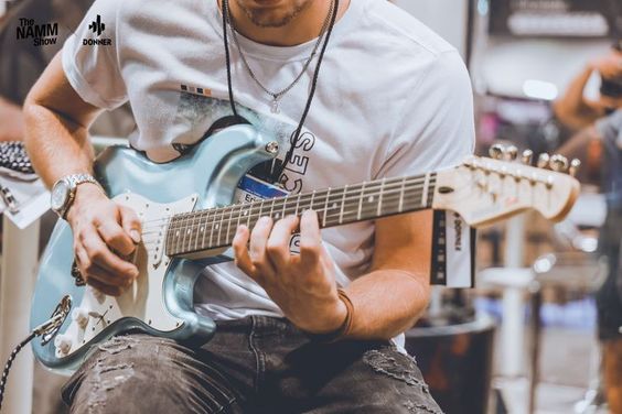 Guía de Mantenimiento para Guitarras DONNER