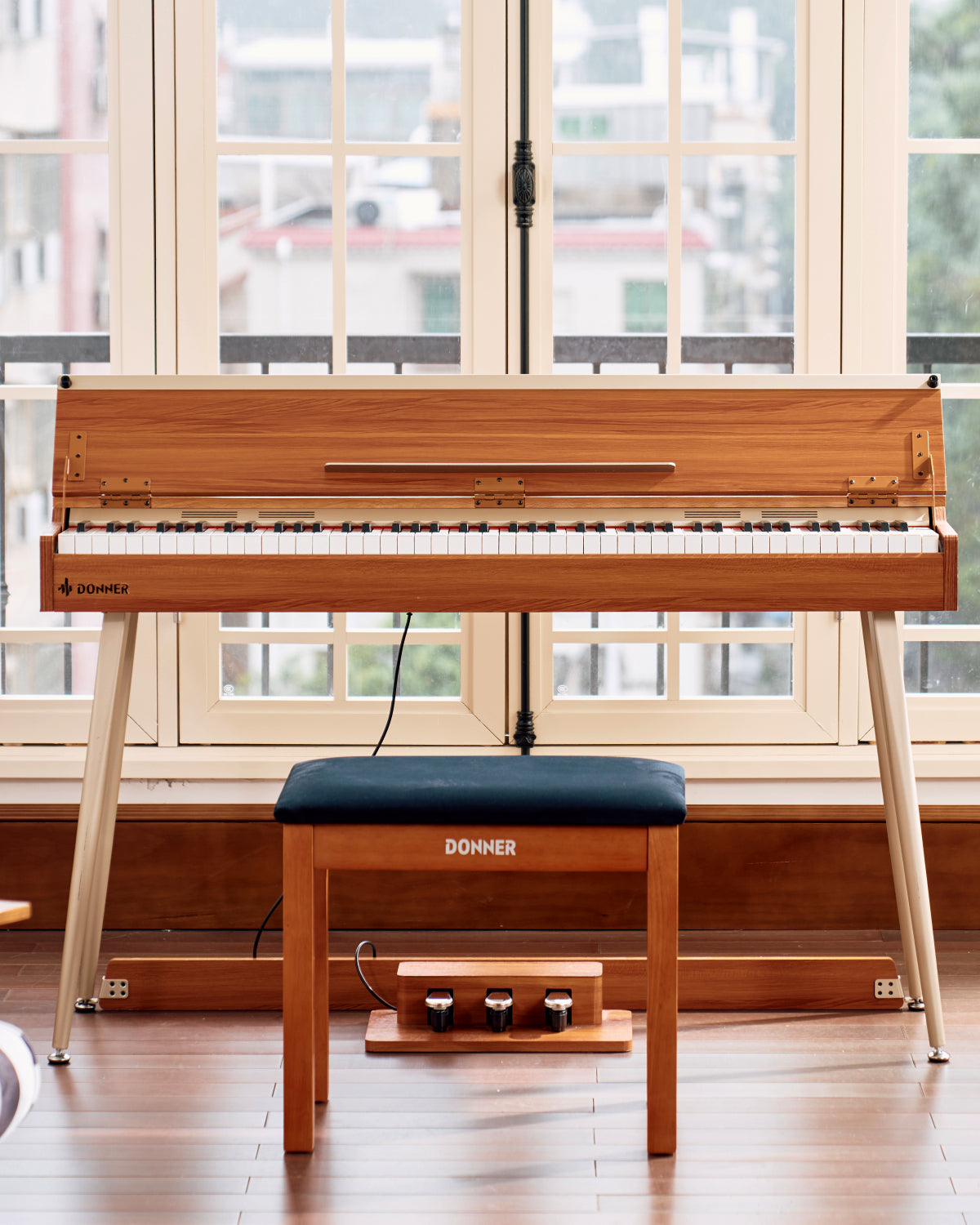Donner DDP-80 PLUS Piano vertical digital de madera contrapesado de 88 teclas con tapa de 3 pedales