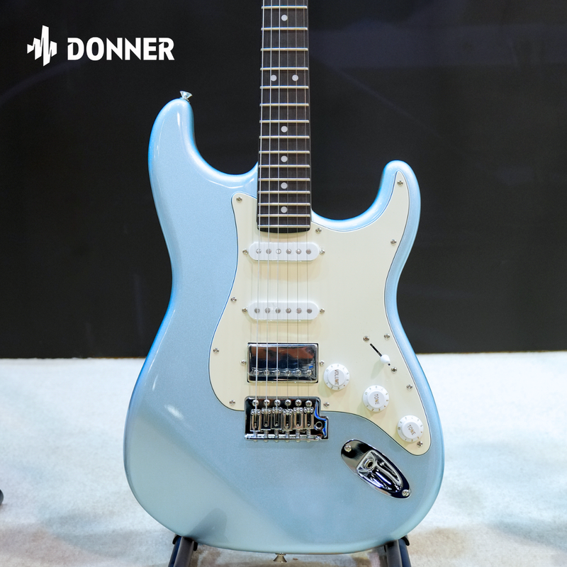 Donner DST-152 Guitarra Eléctrica de Tamaño Completo de 39 pulgadas, Pastillas HSS, Kit con Amplificador para Principiante